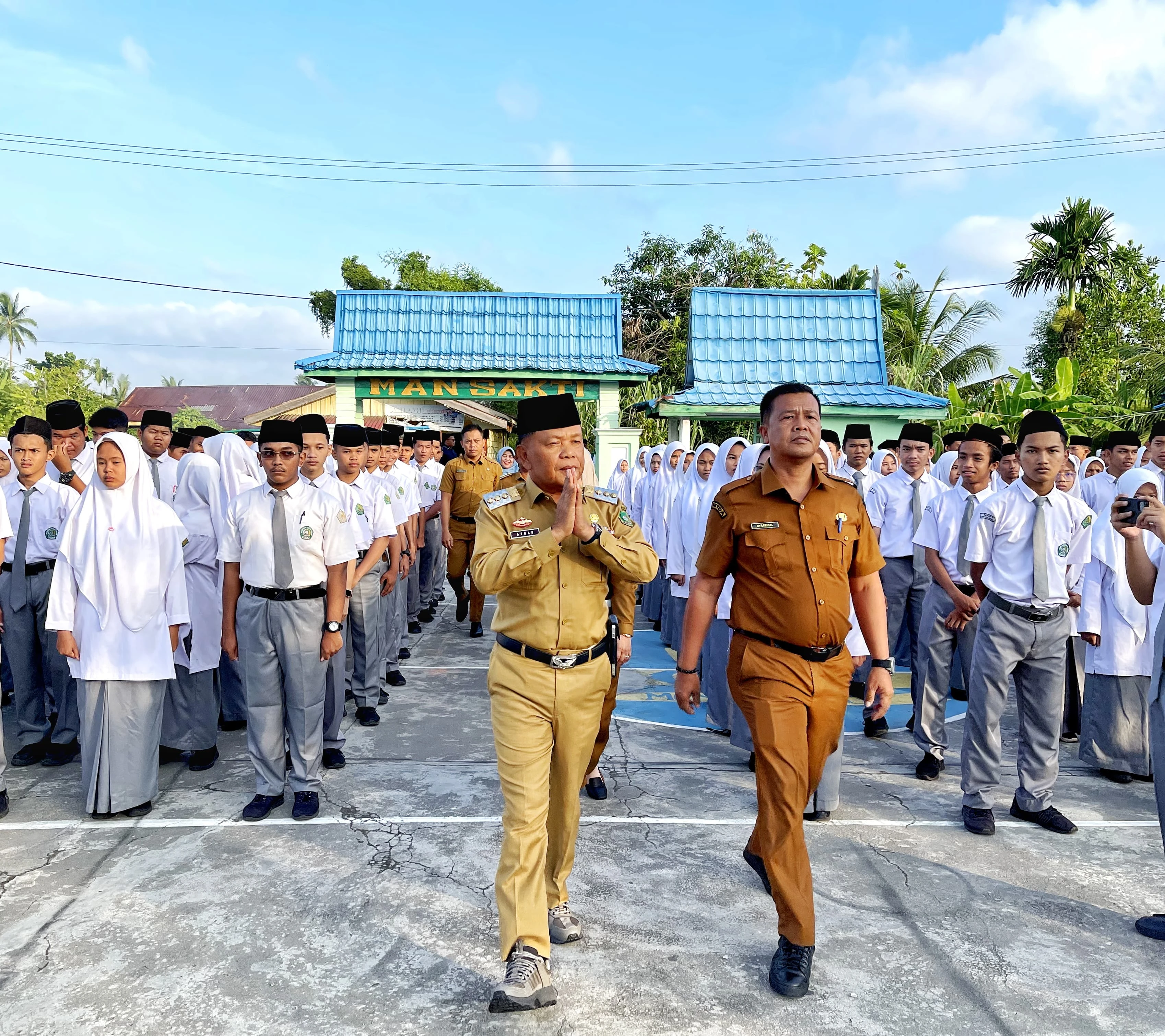 Plt Bupati Asmar Pimpin Upacara Bendera Di Man Selatpanjang