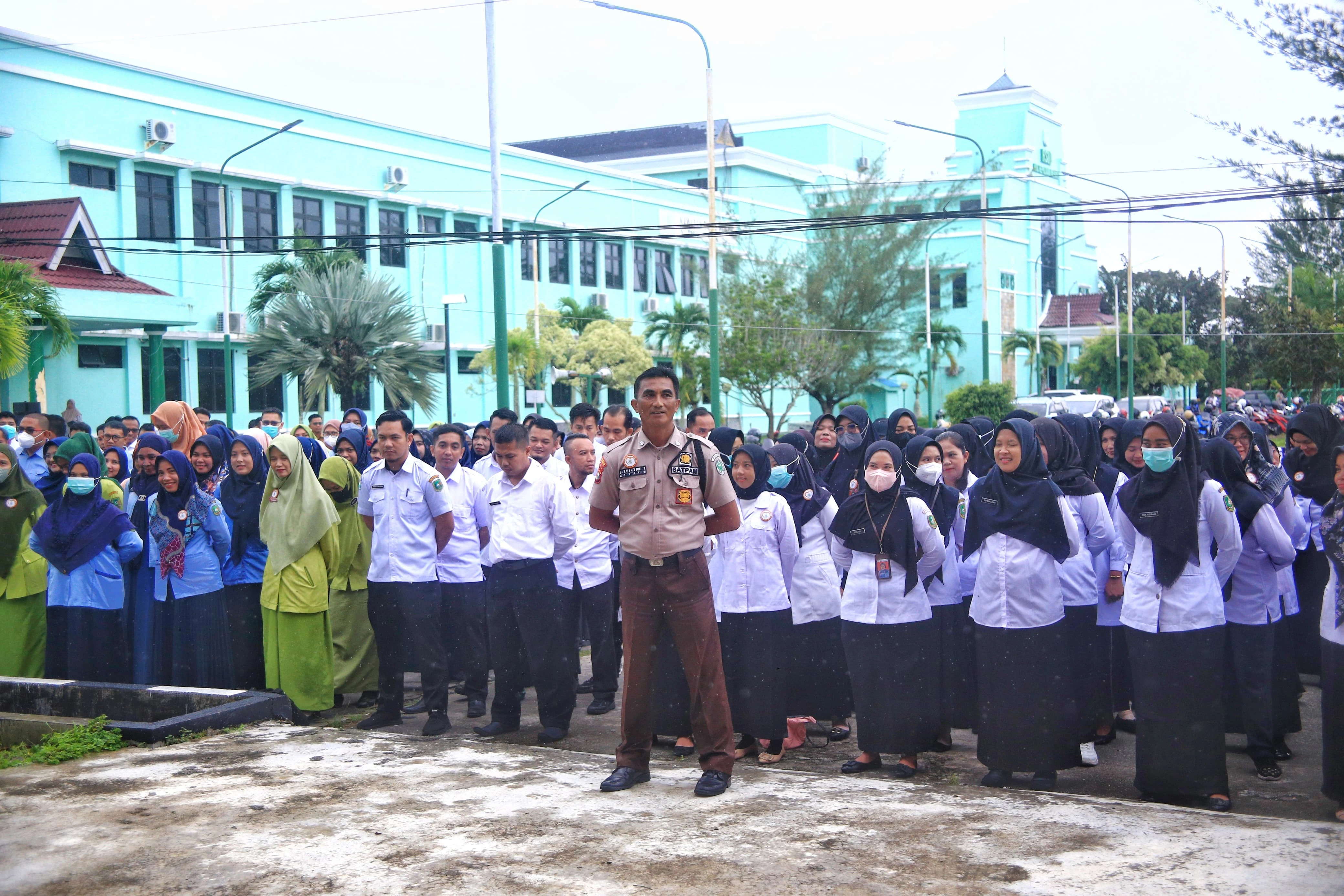 Plt Bupati Asmar Apel Bersama Seluruh Staf RSUD Meranti