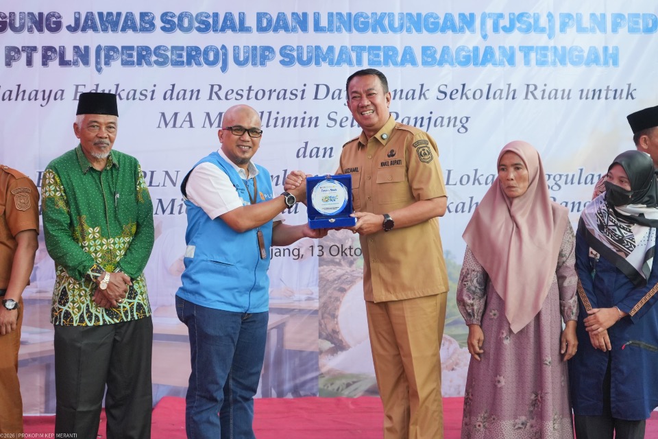 image PLN Salurkan TJSL untuk Pendidikan dan UMKM di Meranti, Wabup: Listrik Andal Kunci Investasi