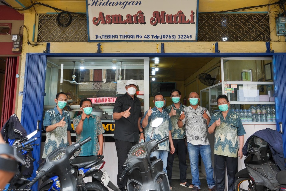 image Kabut Asap Makin Pekat, Pemkab Meranti Bagikan Ribuan Masker dan Liburkan Siswa