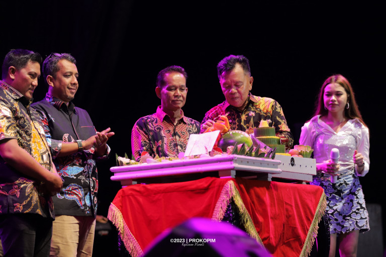Iyeth Bustami dan Rara Lida Meriahkan Malam Puncak Hari Jadi Meranti