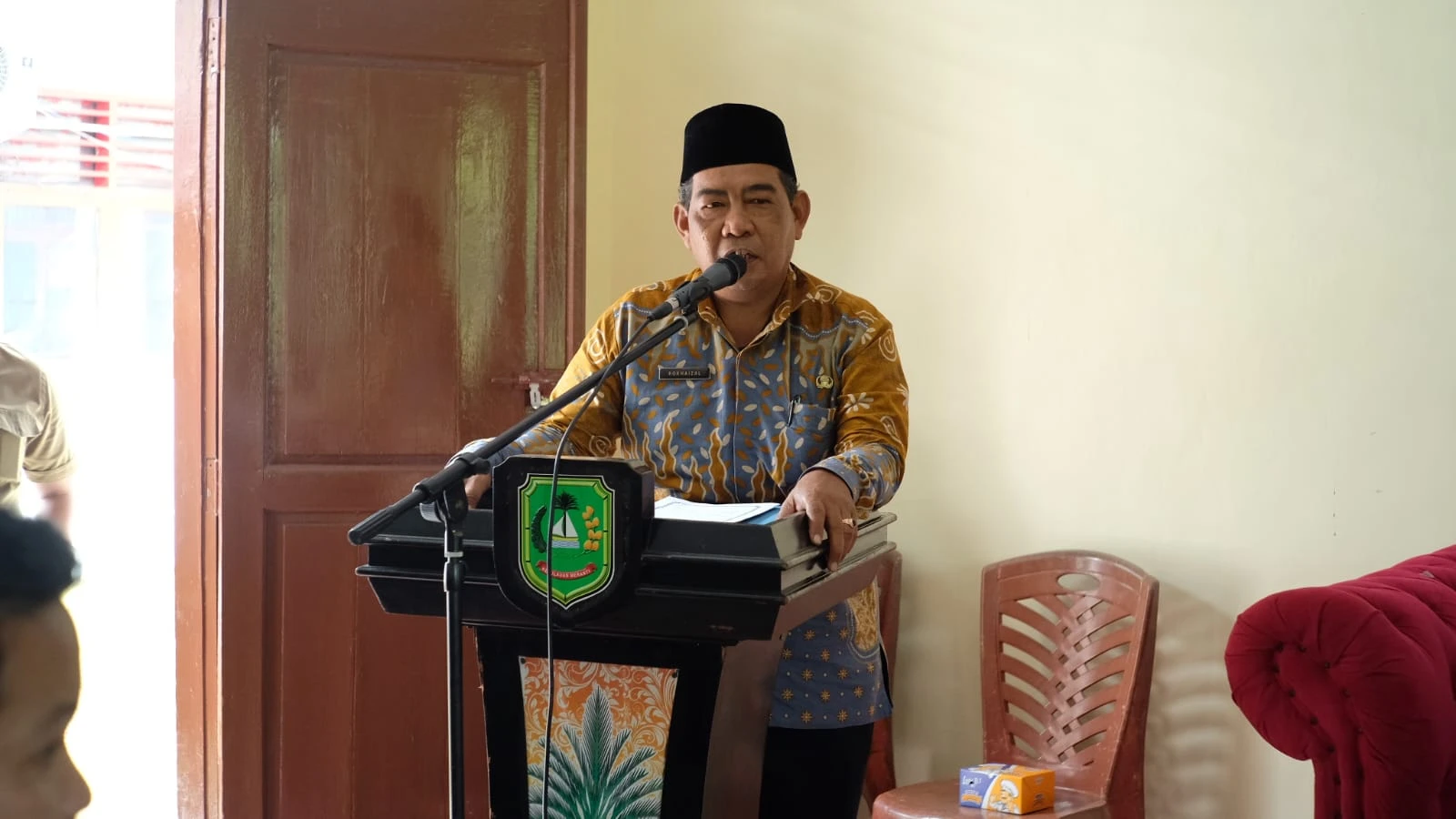 Plt Asisten II Rokhaizal membuka Musyawarah Rancana Pembangunan (Musrenbang) dan Rembuk Stunting tahun 2025 Kecamatan Tebingtinggi, bertempat di Aula Kantor Camat Tebingtinggi