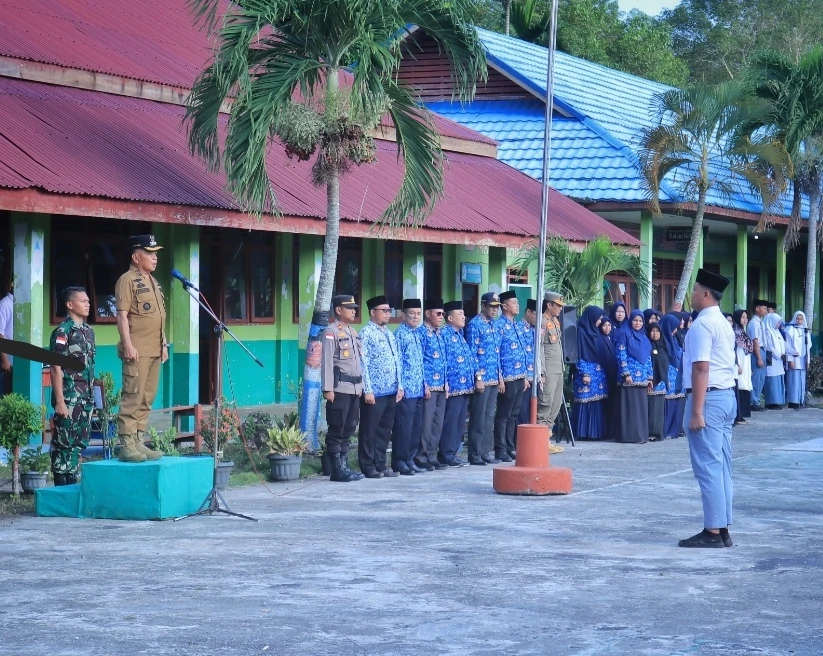 Plt. Bupati H. Asmar Menjadi pemimpin Apel Pagi di Sekolah MAN 2 Sungai Cina