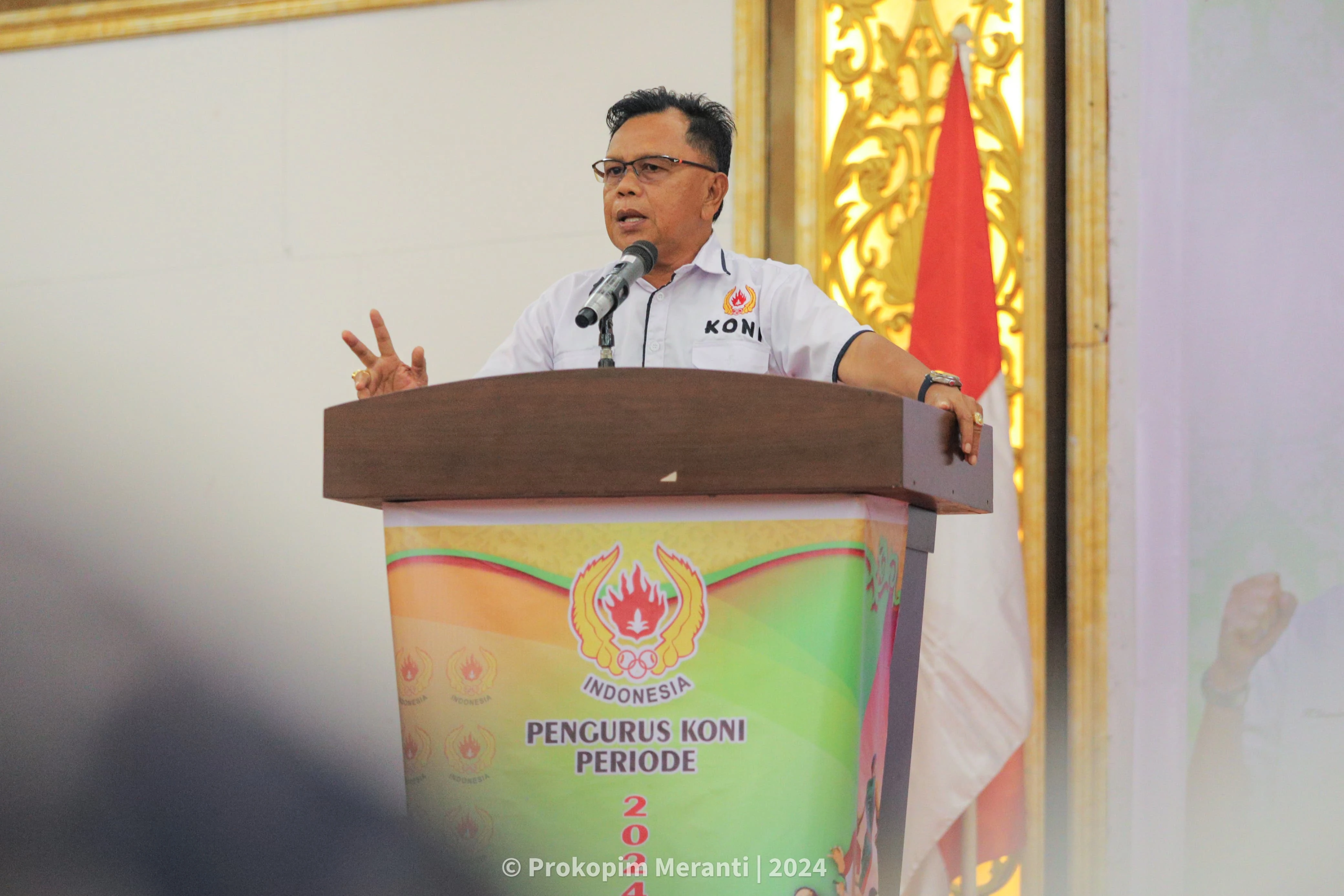Plt Bupati Memberikan Sambutan Saat pelantikan Pengurus Koni Meranti periode 2024-2028