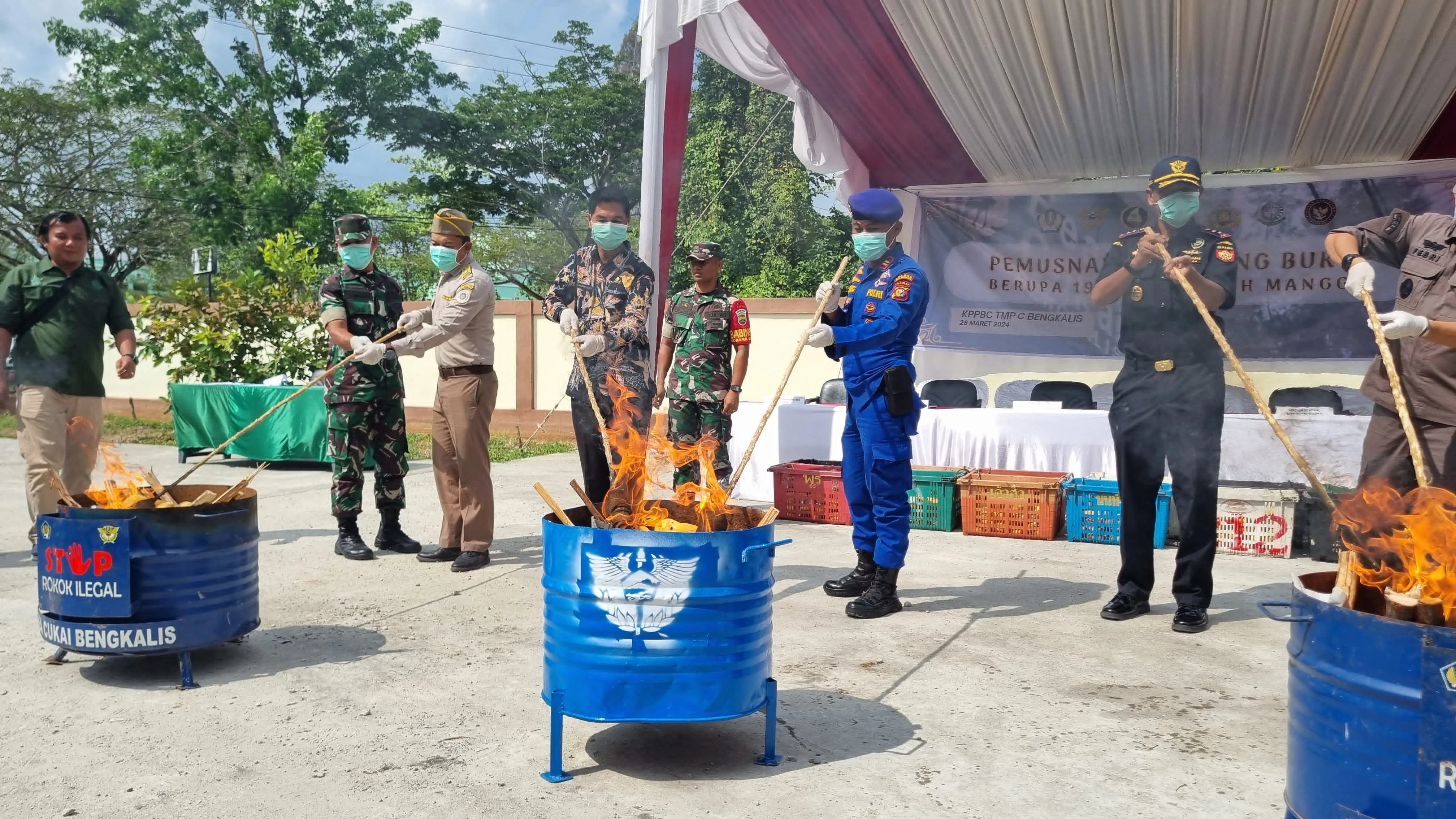Asisten III Sekda Meranti Sudandri Jauzah Hadiri Pemusnahan Barang Ilegal