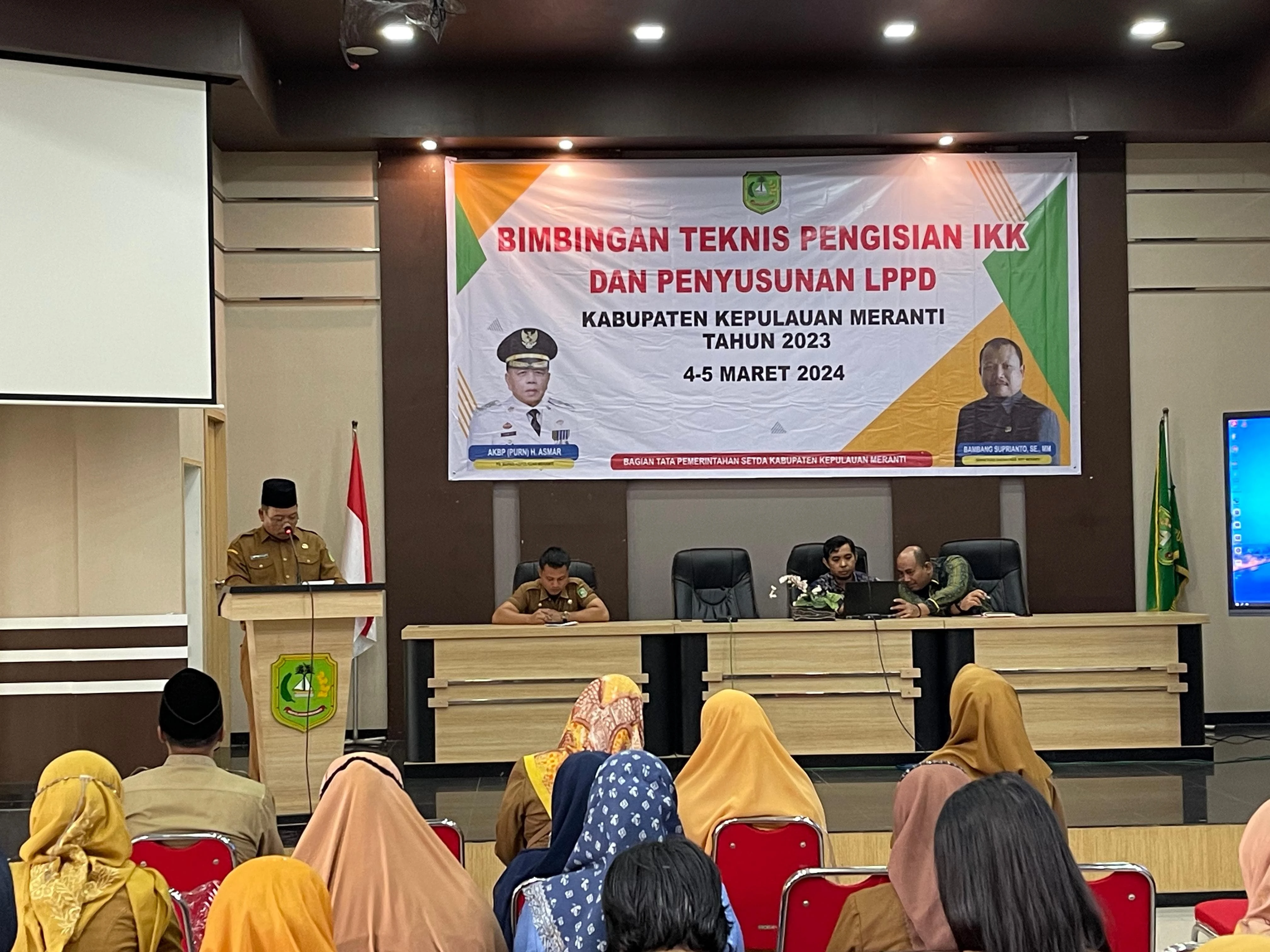 Staf Ahli Bupati sekaligus Plt Asisten Bidang Pemerintahan dan Kesra Muhammad Mahdi Mebuka Kegiatan Bimtek Pengisian IKK Dan Penyusunan LPPD