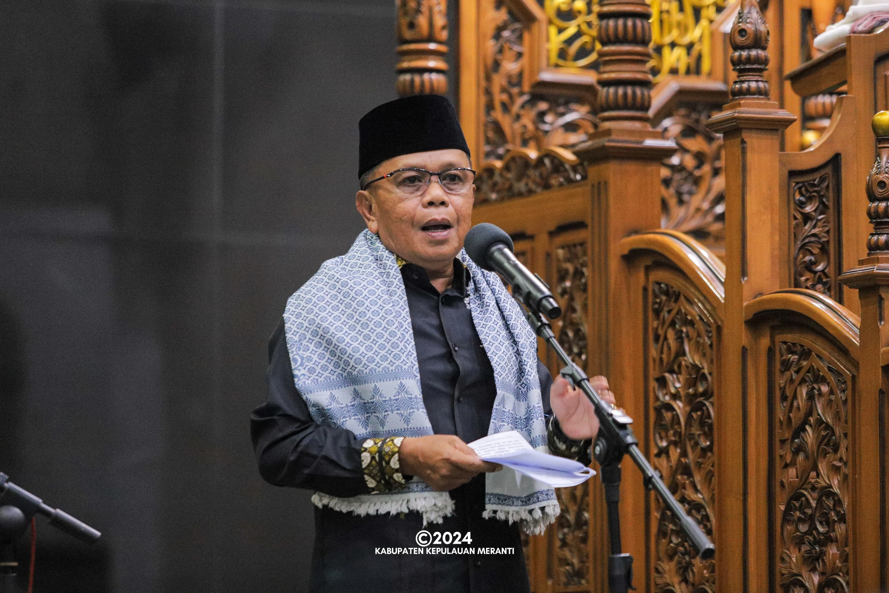 Plt Bupati H. Asmar Sholat Taraweh Perdana Di Masjid Agung Darul Ulum Selatpanjang
