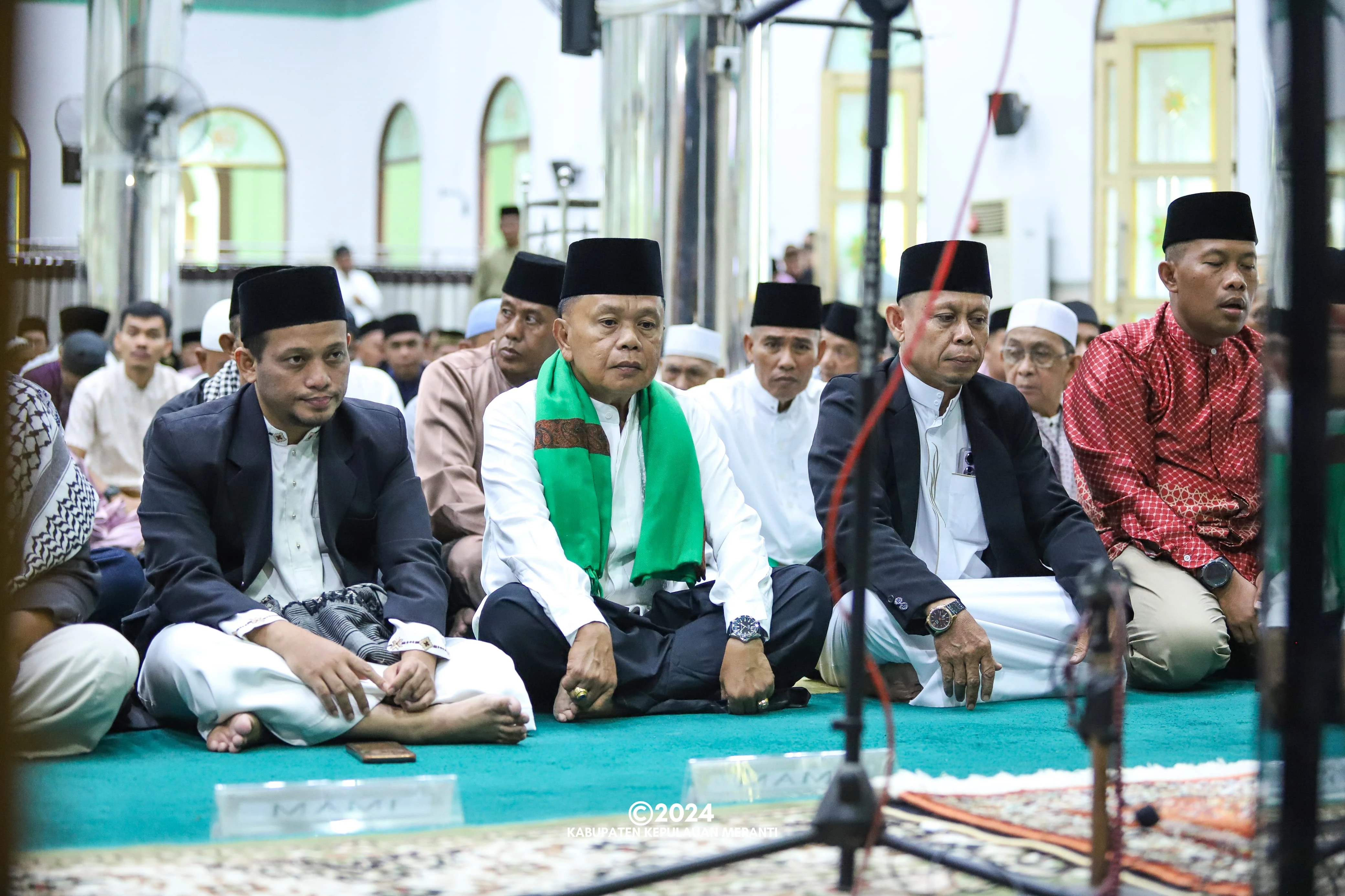 Plt Bupati H. Asmar Sholat Idul Fitri di Masjid Agung Darul Ulum Selatpanjang