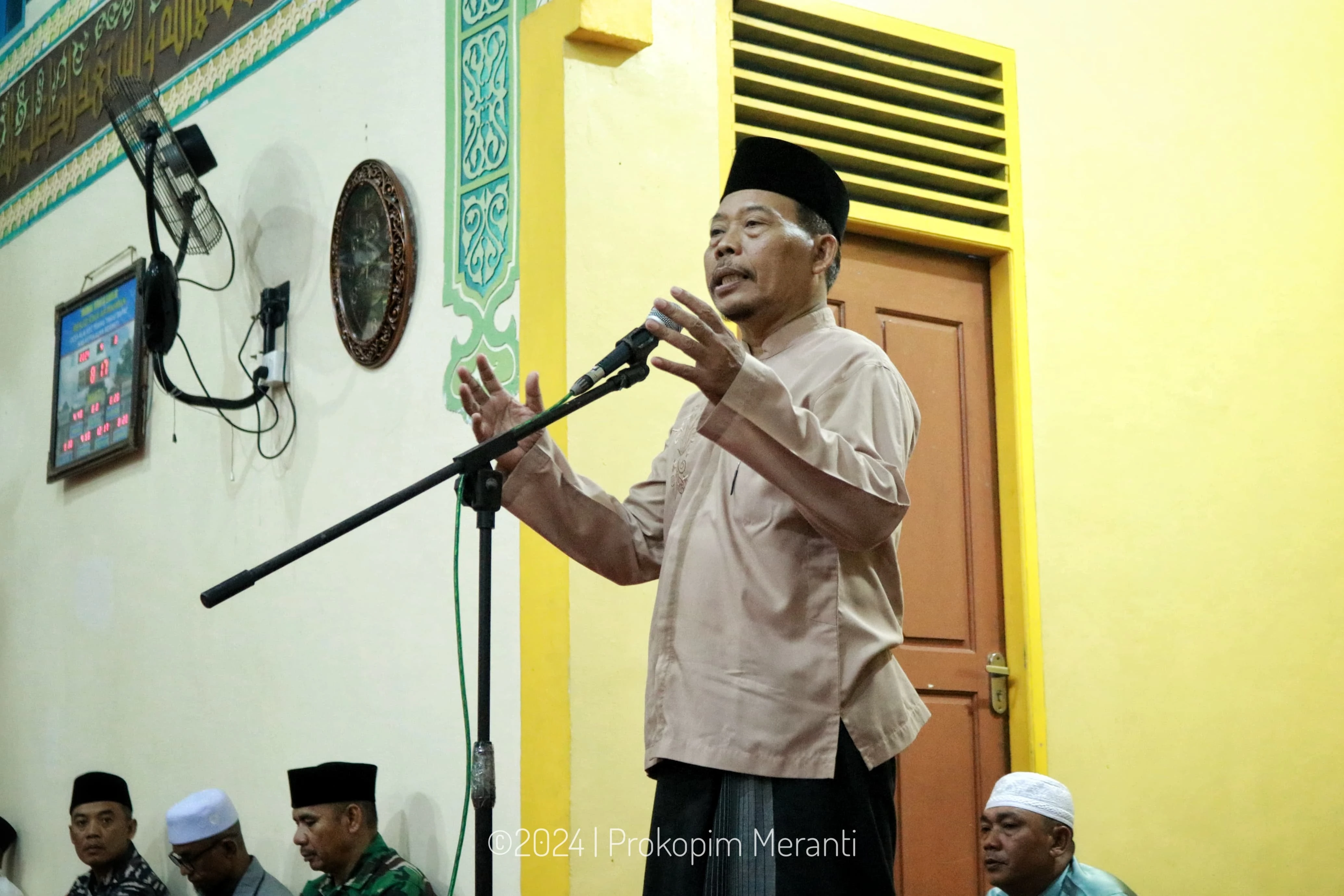 Plt Asisten Pemerintahan dan Kesra Muhammad Mahdi Safari Ramadhan di Masjid Ar-Rahman Desa Alai