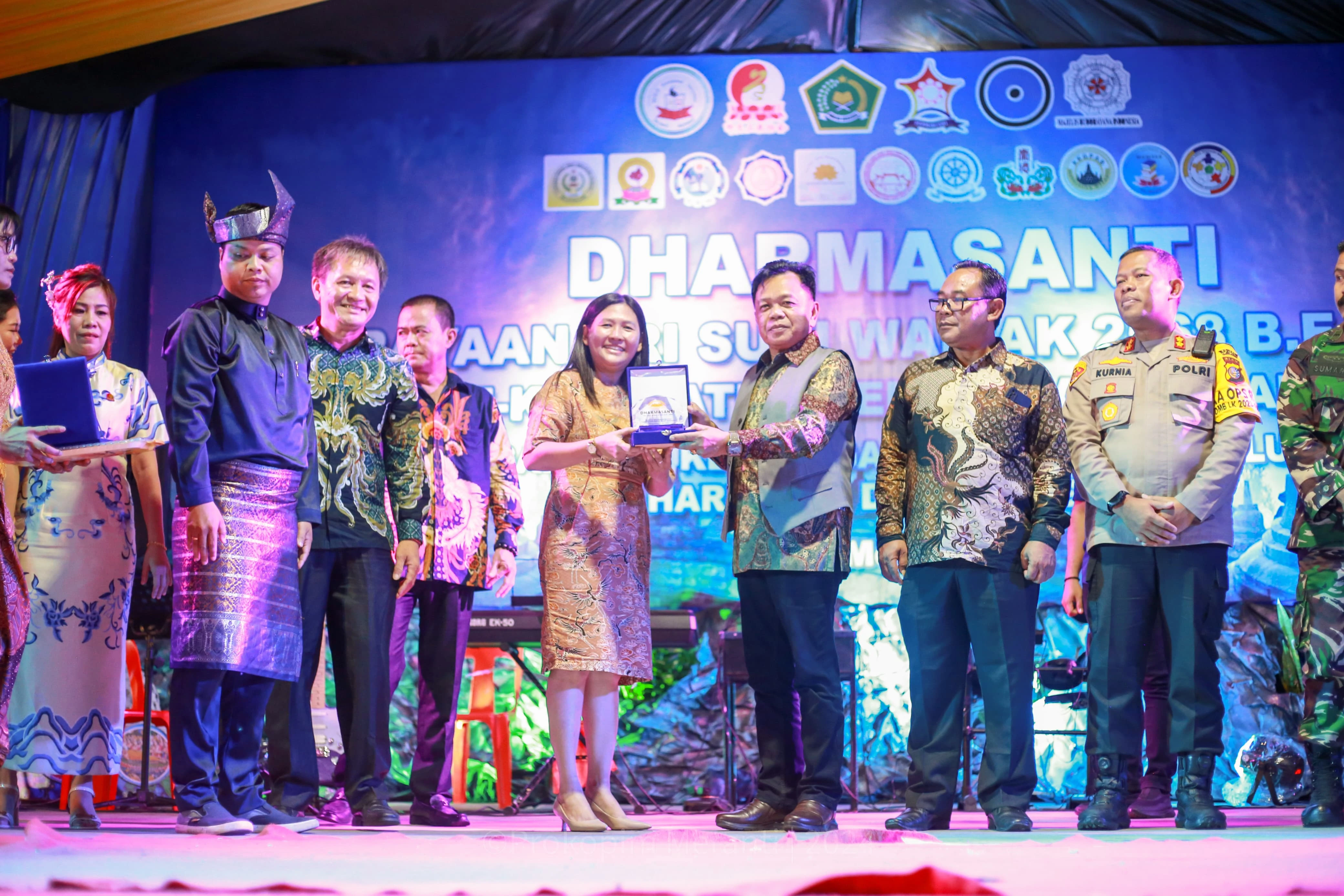 Plt. Bupati H. Asmar Menghadiri Perayaan Waisak