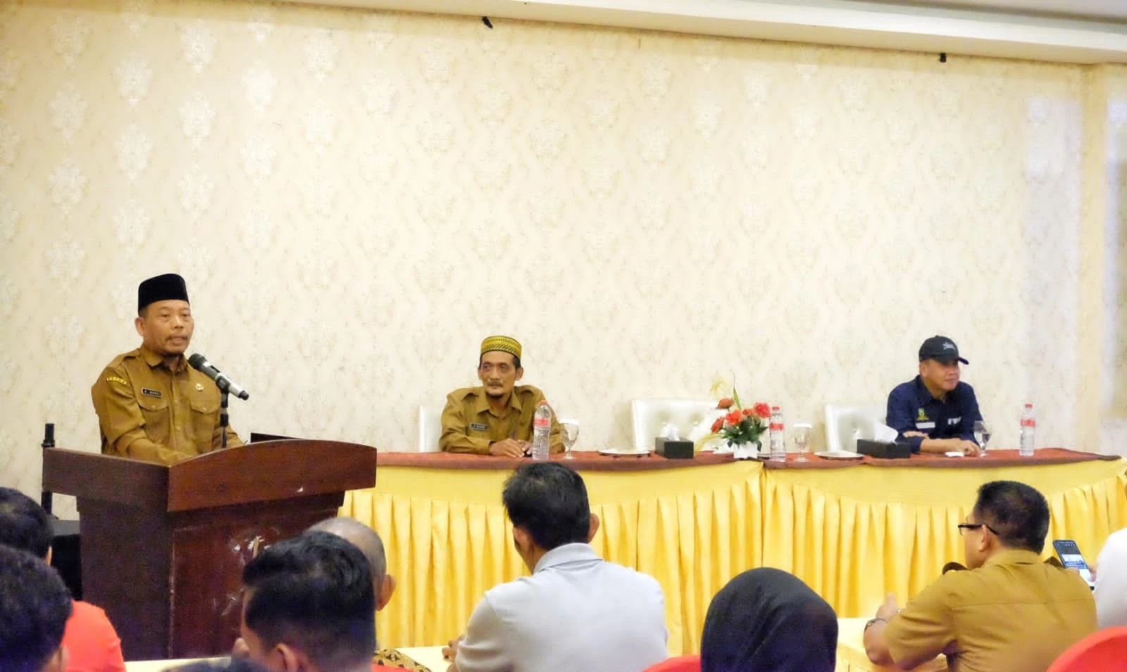 Asisten I Setdakab M. Mahdi membuka Focus Grup Discussion (FGD) tentang Kendala Permasalahan Investor Sektor Sagu sekaligus Temu Bisnis Kemitraan Antara Usaha Besar dengan UMKM di Kepulauan Meranti