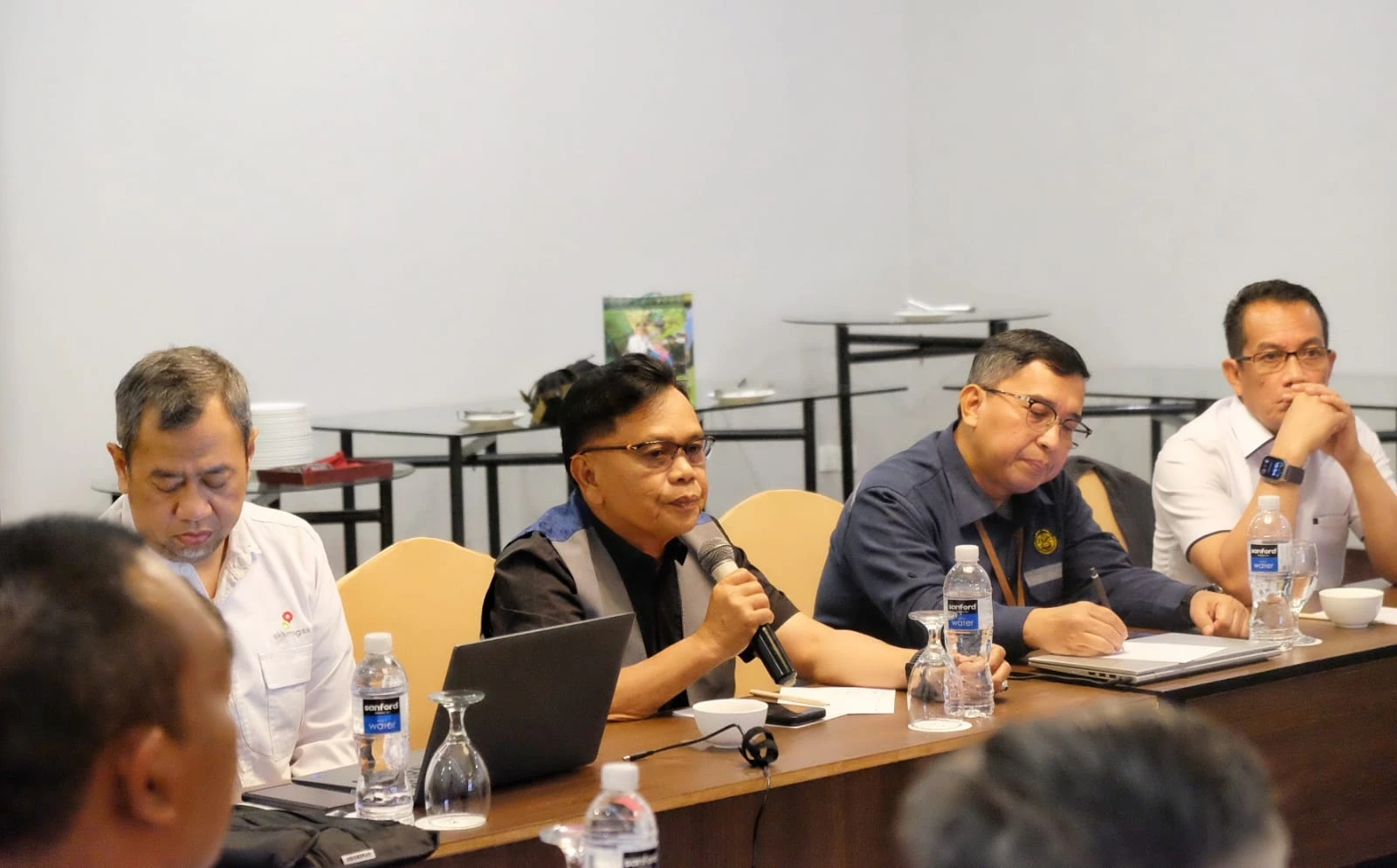 Pelaksana tugas Bupati Kepulauan Meranti AKBP (Purn) H. Asmar menghadiri pertemuan PT Imbang Tata Alam (ITA) dengan pemerintah daerah dan DPRD Kabupaten Kepulauan Meranti