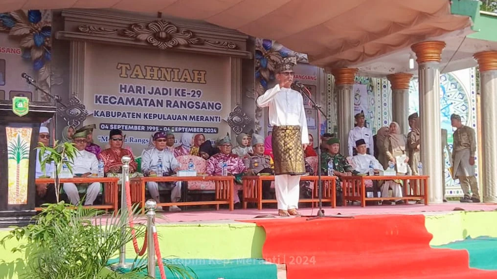 Kepala Dinas Koperasi, UKM dan Tenaga Kerja, Tengku Arifin, memimpin apel tersebut.