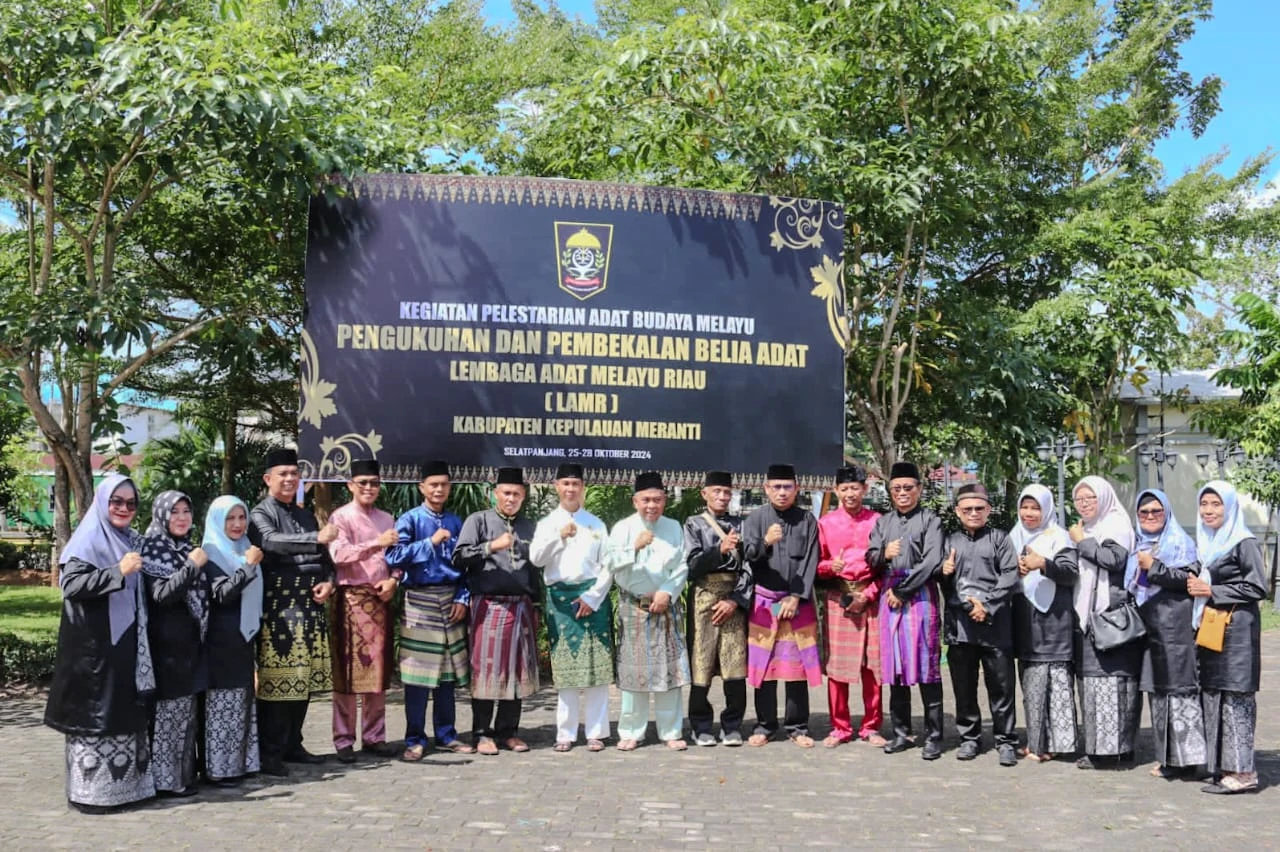 Asisten Bidang Administrasi Umum Sudandri menghadiri pengukuhan 50 Belia Adat LAMR Kepulauan Meranti