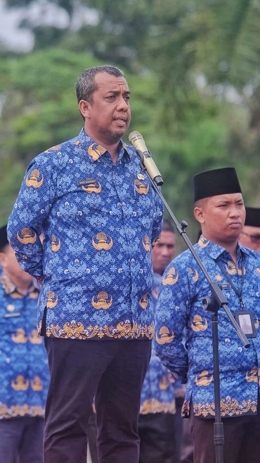 Penjabat Sementara (Pjs) Bupati Kepulauan Meranti, Roni Rakhmat S.STP M.Si memimpin Apel Hari Kesadaran Nasional di Halaman Kantor Bupati Kepulauan Meranti