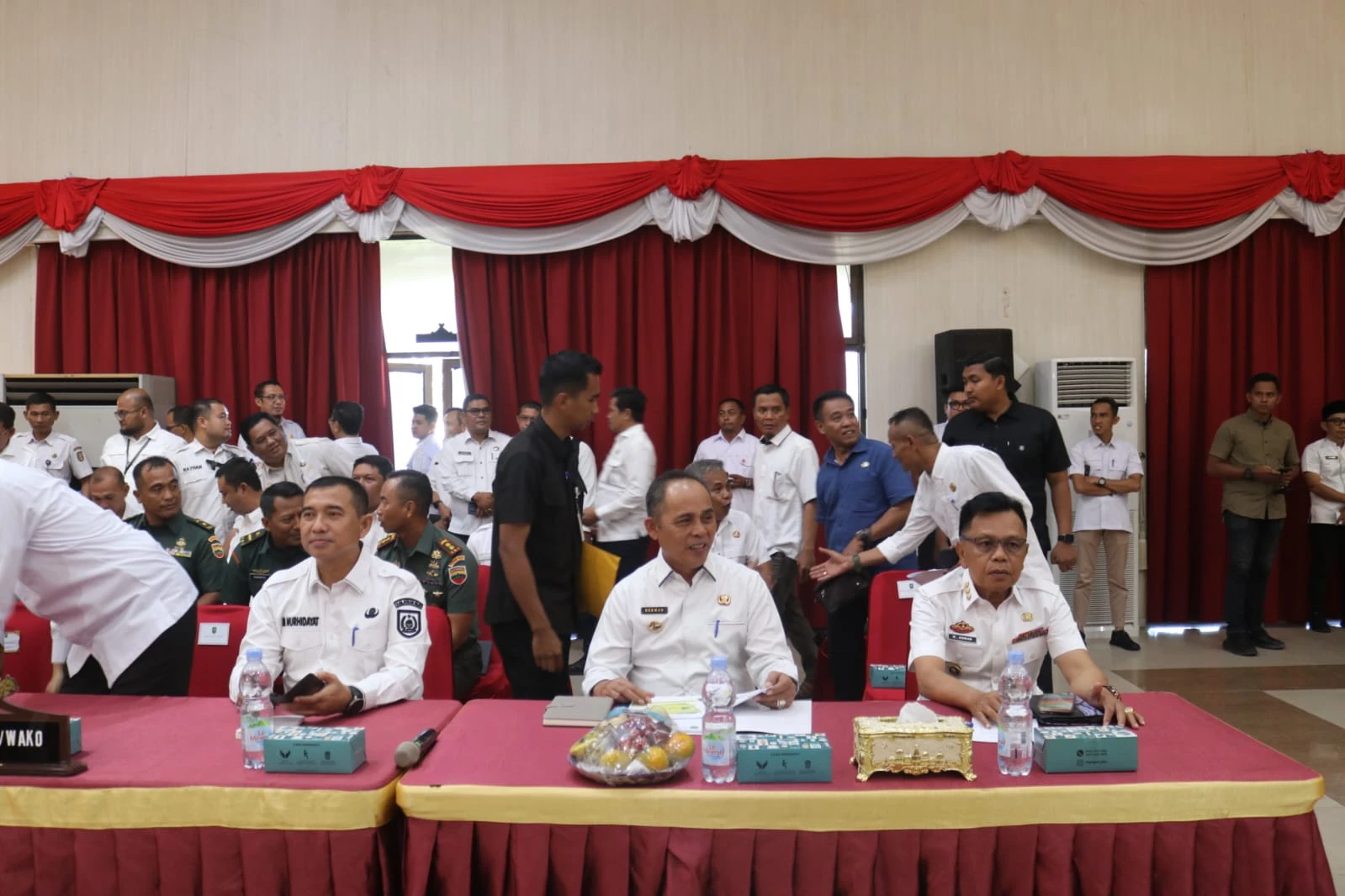 AKBP (Purn) H. Asmar, saat menghadiri High Level Meeting Swasembada Pangan Tingkat Provinsi Riau tahun 2025 di gedung Balai Serindir Pekanbaru