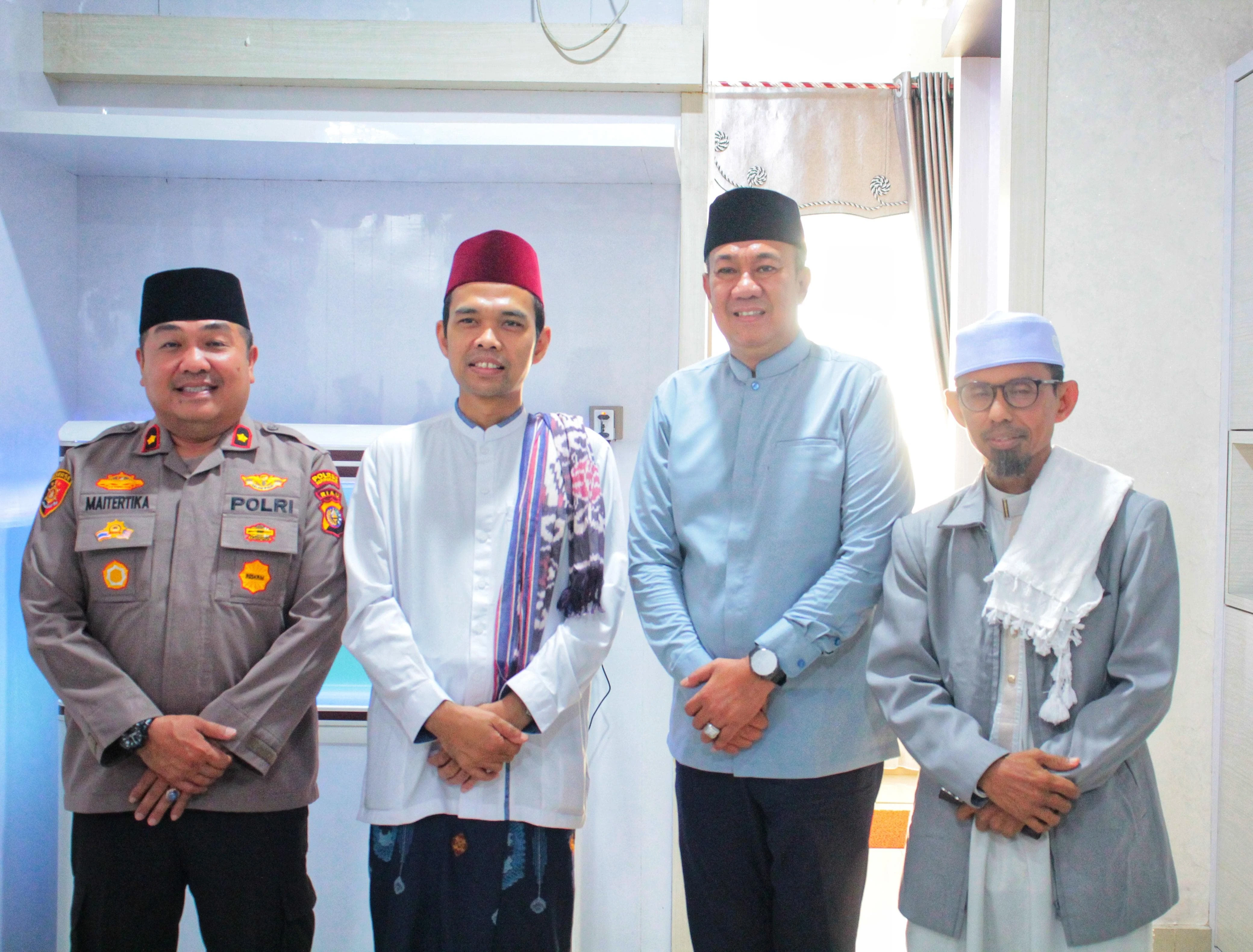 Wakil Bupati Meranti Muzamil Baharudin saat Bersama Ust Abdul Somad di Kediamannya Rumah Dinas Wakil Bupati.