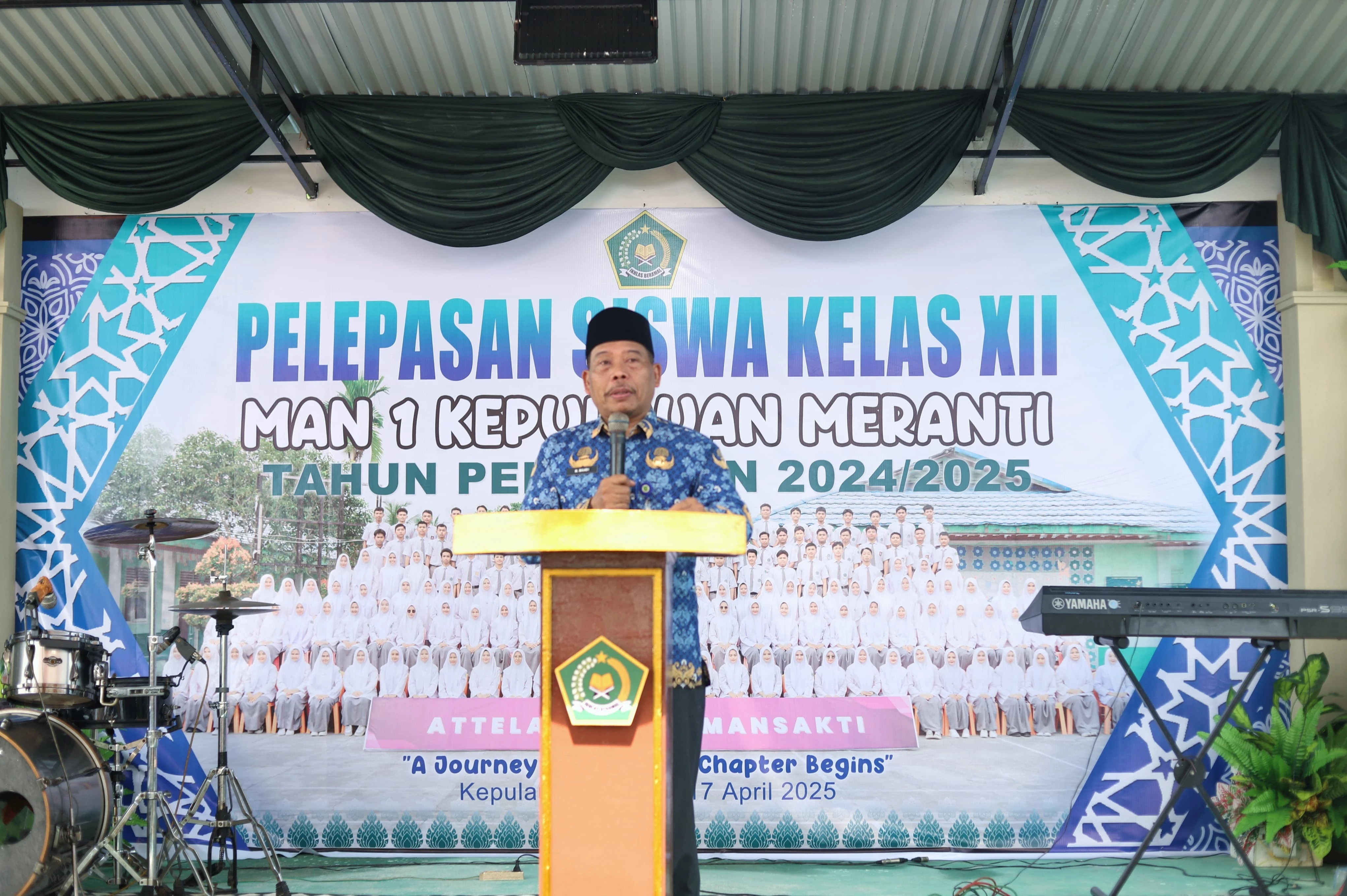 Asisten Bidang Pemerintahan dan Kesejahteraan Rakyat Drs. M. Mahadi menghadiri acara Pelepasan Siswa/siswi MAN 1 Kepulauan Meranti