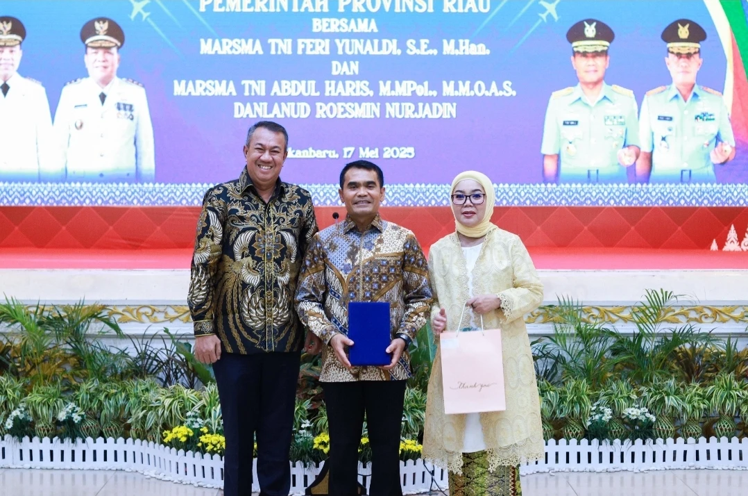 Wakil Bupati Kepulauan Meranti Muzamil Baharudin SM MM, menghadiri acara Kenal Pamit Komandan Landasan Udara Roesmin Nurjadin Pekanbaru