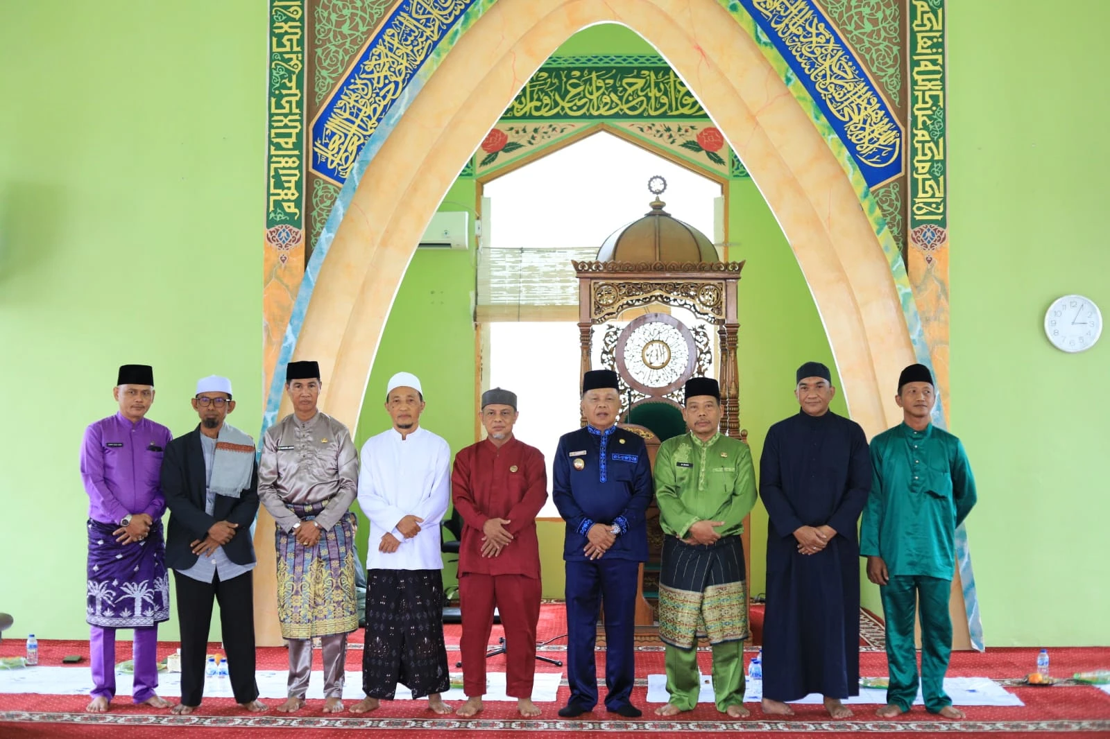 Bupati Kepulauan Meranti AKBP (Purn) H Asmar membuka pengajian majelis taklim di Masjid Al Barokah Komplek Kantor Bupati, Jalan Dorak Selatpanjang