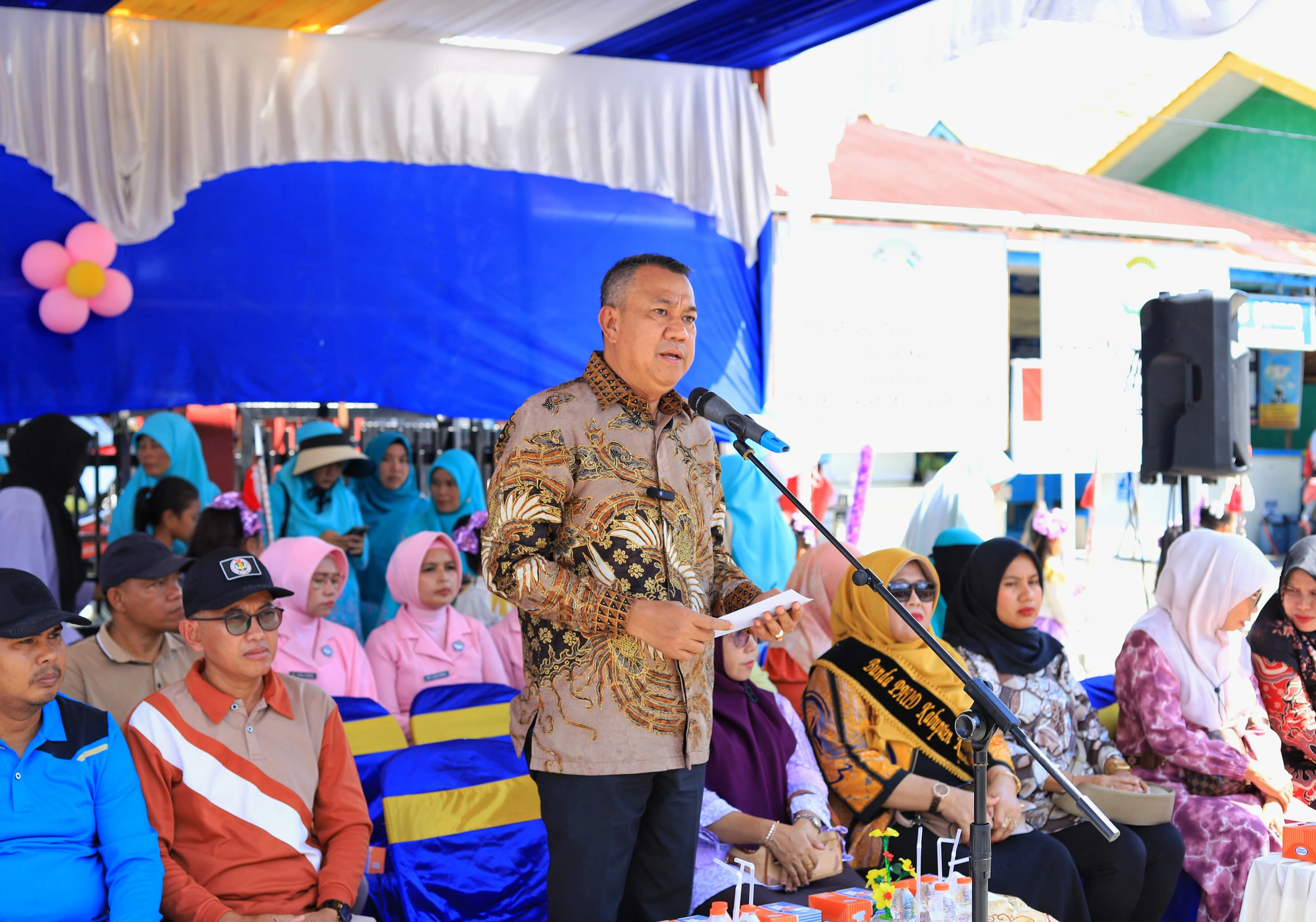 Wakil Bupati Muzamil Baharudin saat memberikan sambutan sekaligus melepas pawai karnaval anak-anak TK se-Kecamatan Tebingtinggi dalam rangka HUT Ikatan Guru Taman Kanak-kanak Indonesia (IGTKI-PGRI) ke-75
