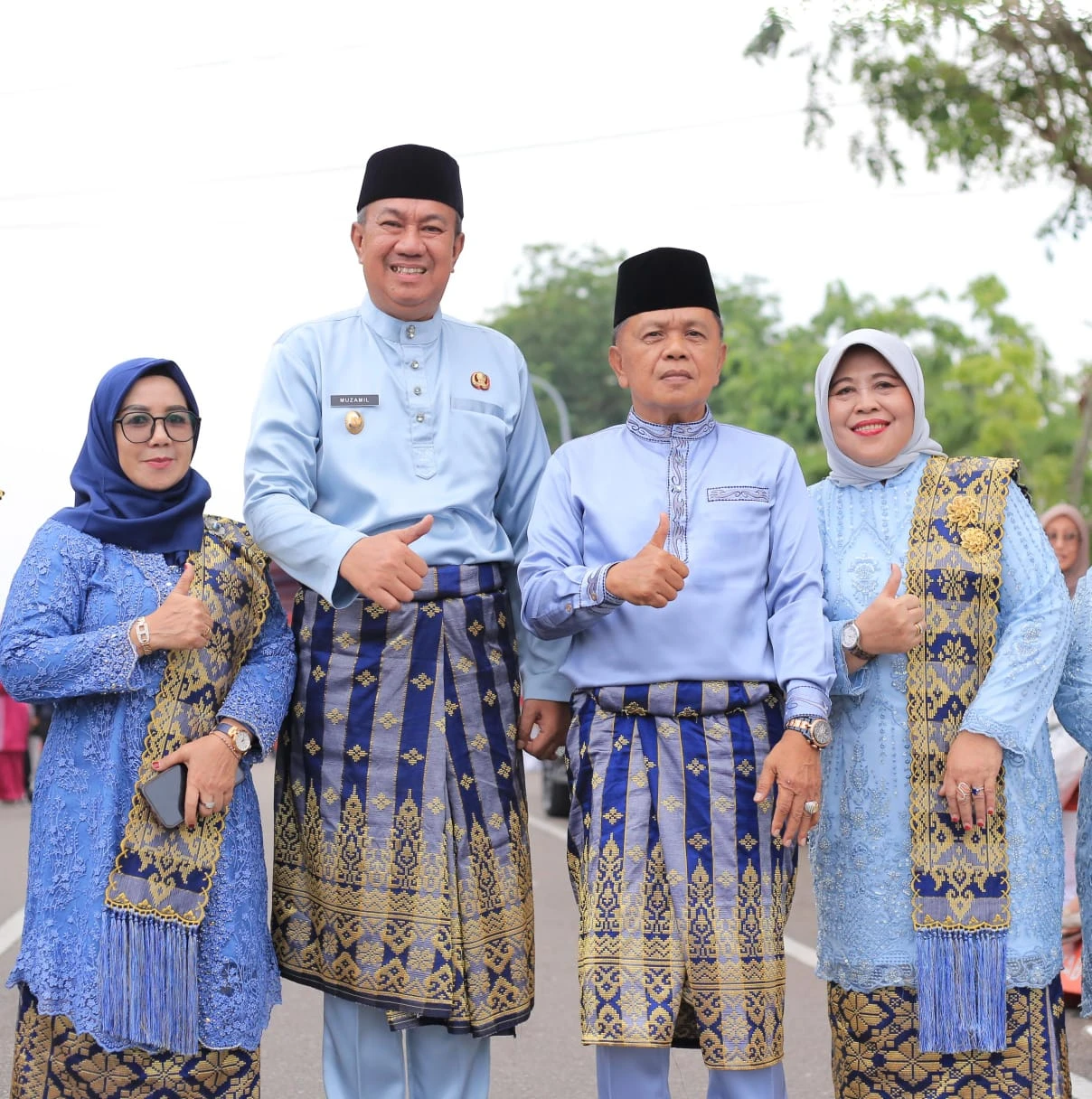 Bupati dan Wakil Bupati Meranti di dampingi istri mengikuti pawai Taaruf MTQ ke 43 tingkat Provinsi Riau di Kabupaten Bengkalis