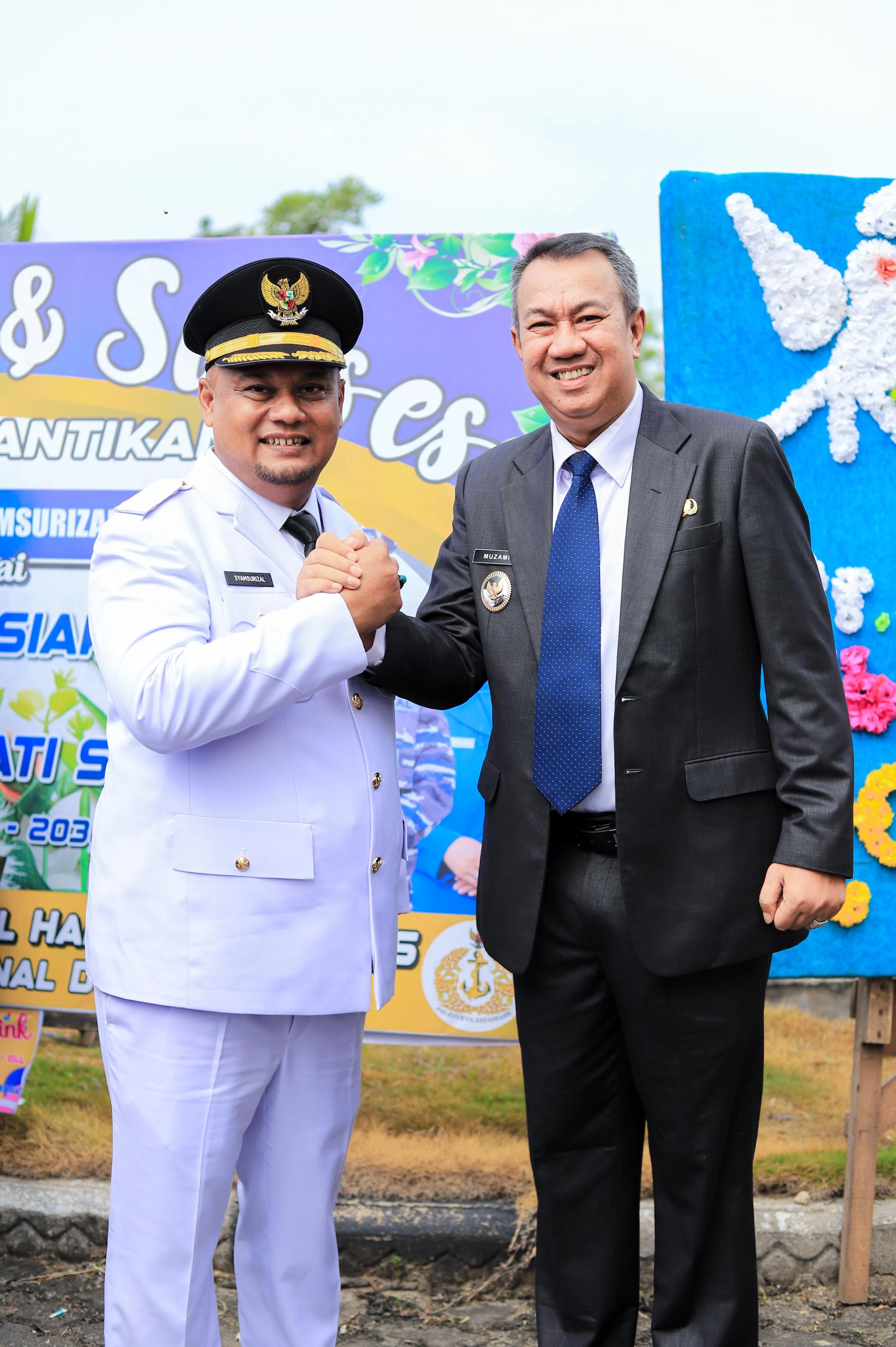 Wakil Bupati Meranti saat berfoto dengan Wakil Bupati Siak yang baru di lantik