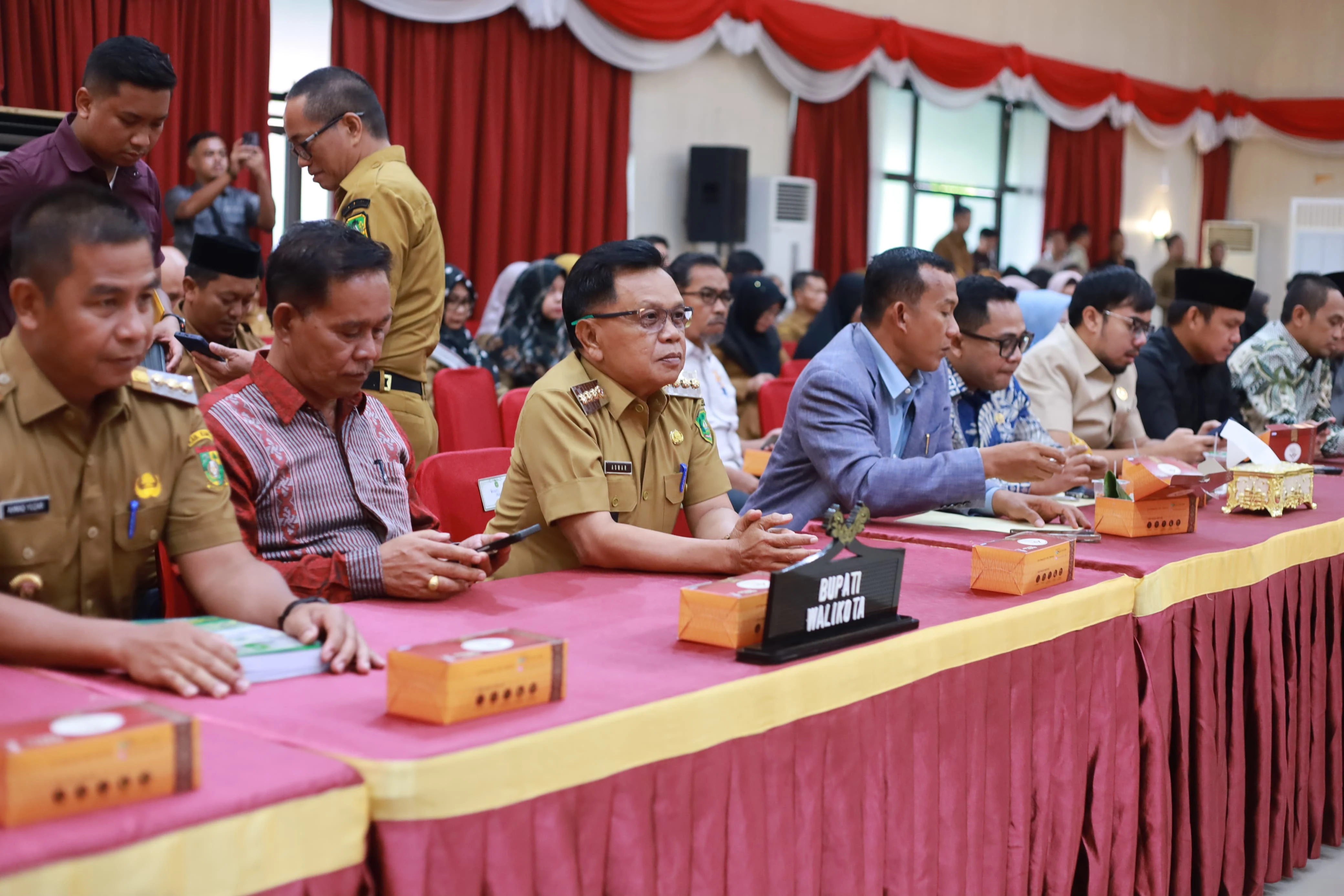 Bupati Meranti H. Asmar menghadiri Musrenbang Rencana Pembangunan Jangka Menengah Daerah (RPJMD) Provinsi Riau Tahun 2025-2029, di Pekanbar
