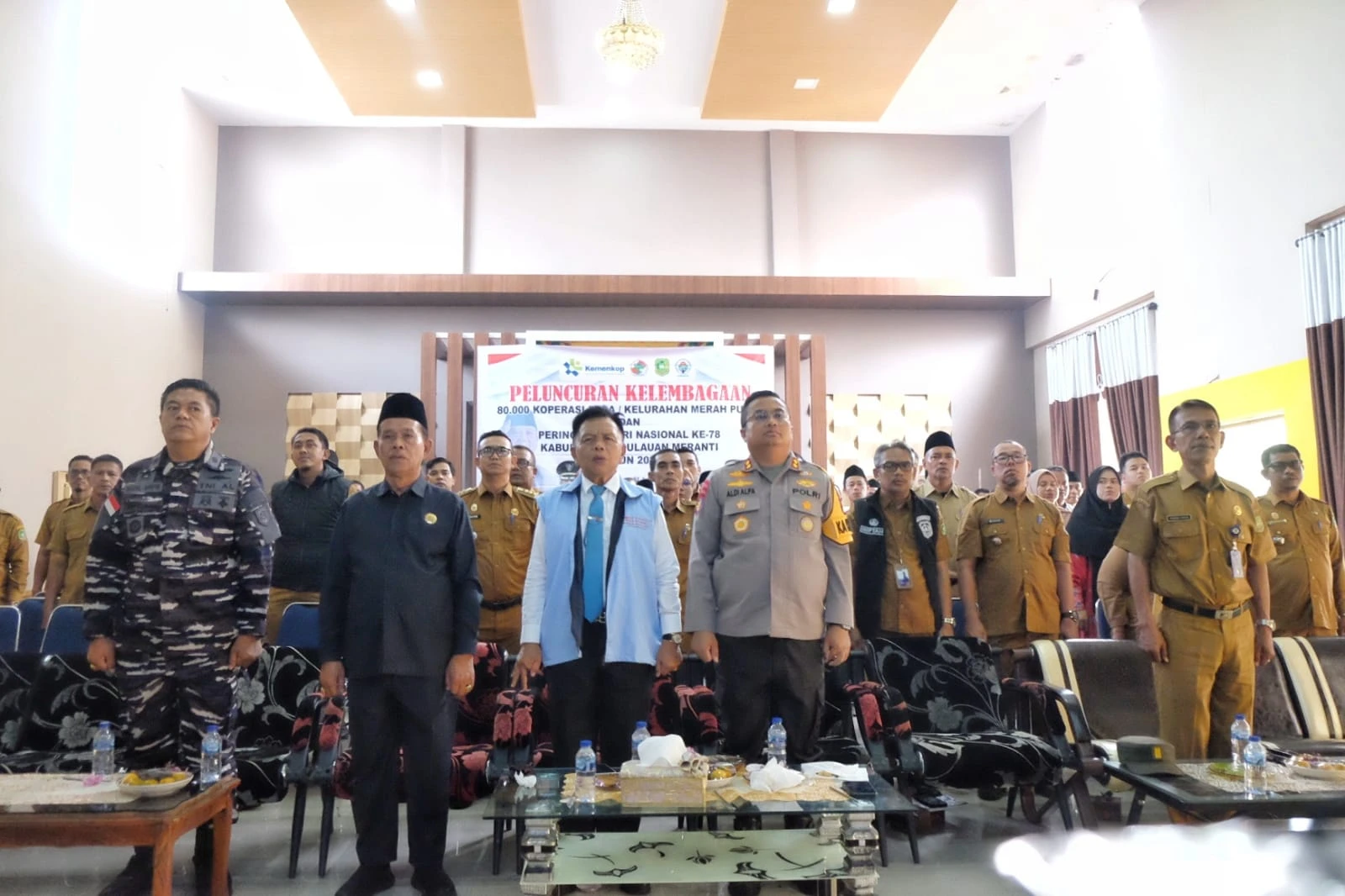Bupati Meranti H. Asmar Bersama Forkopimda saat mengikuti peluncuran Kelembagaaan 80.000 Koperasi Desa/Kelurahan Merah Putih Oleh Presiden RI secara Virtual.