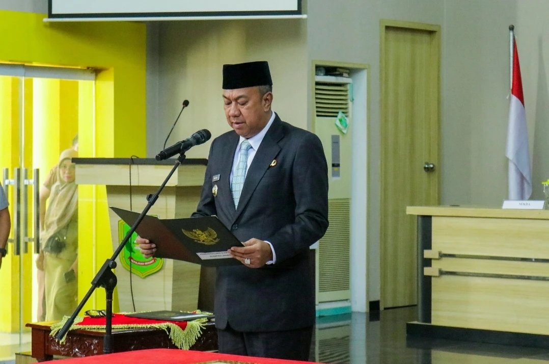 Wakil Bupati Meranti Muzamil Baharudin saat membacakan Pelantikan Pejabat Administrator dan pengawas di Lingkup Kab. Kepulauan Meranti