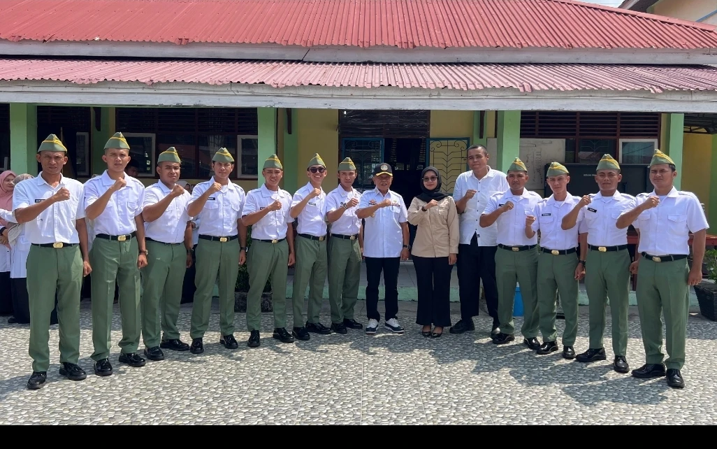 Bupati Kepulauan Meranti, AKBP (Purn) H. Asmar, meninjau langsung pelaksanaan Program Makan Bergizi Gratis (MBG) di SMP Negeri 2 Selatpanjang