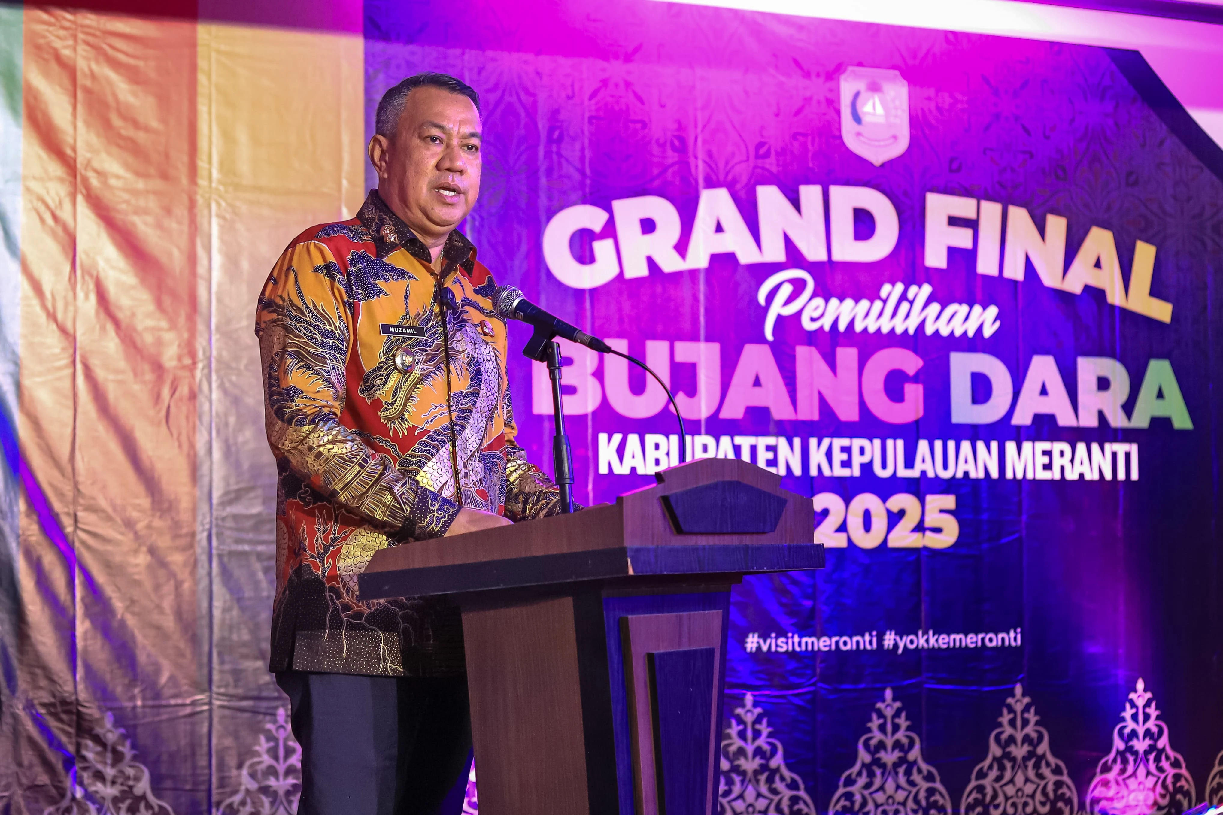 Wakil Bupati Kepulauan Meranti, Muzamil Baharudin SM MM, menghadiri perhelatan Grand Final Bujang Dara Kepulauan Meranti Tahun 2025 yang ditaja Dinas Kepemudaan, Olahraga dan Pariwisata (Disporapar) Kabupaten Kepulauan Meranti