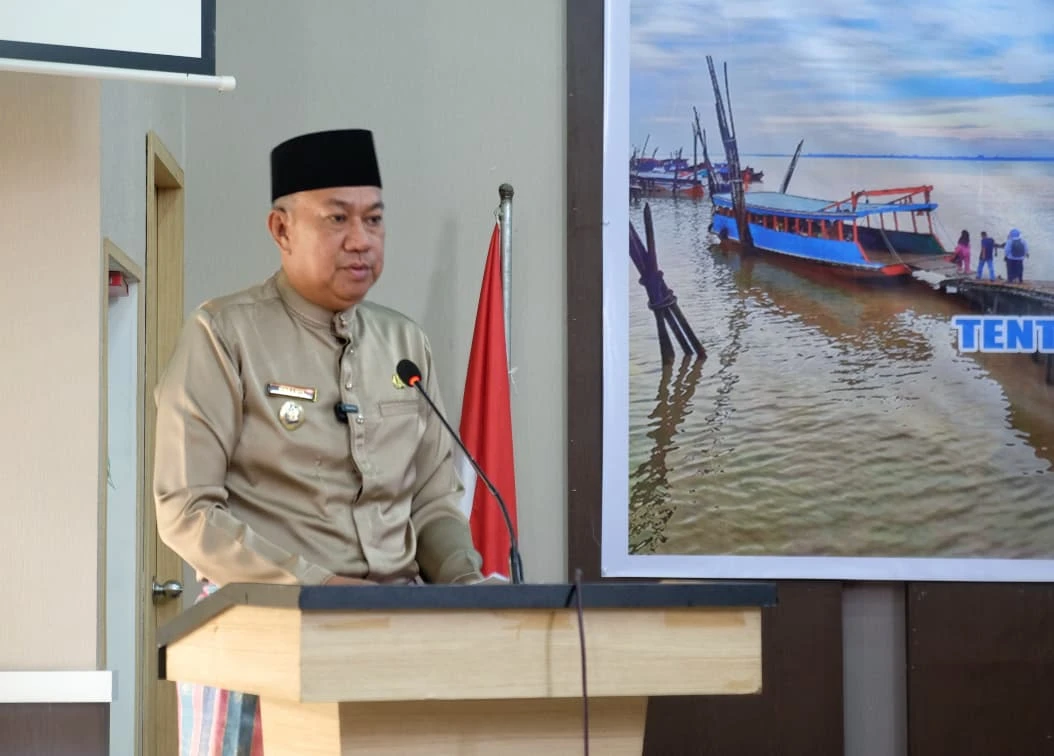 Wakil Bupati Muzamil Saat memberikan sambutan pada acara Peluncuran Peraturan Bupati Nomor 20 Tahun 2025 tentang Pemberdayaan Transportasi Kapal Kempang ini berlangsung di Gedung Kuning Kantor Bupati Kepulauan Meranti.