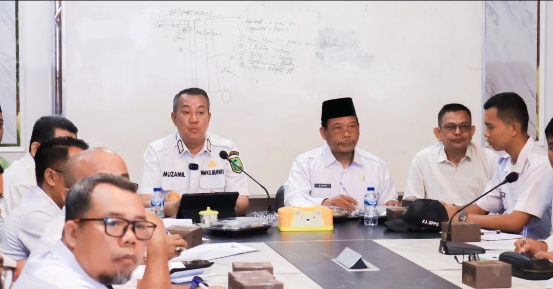 Wakil Bupati Meranti Muzamil Baharudin saat Memimpin Rapat Koordinasi Percepatan Makan Bergizi Gratis.