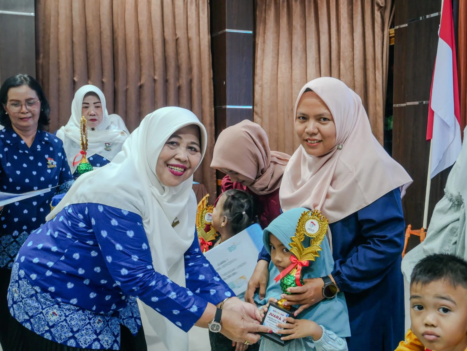 Bunda Paud Meranti Hj. Ismiatun hadiri peringatan Hari Ulang Tahun (HUT) ke-20 Himpunan Pendidik dan Tenaga Kependidikan Anak Usia Dini Indonesia (Himpaudi) yang digelar di Aula Balai Penjaminan Mutu Pendidikan (BPMP) Provinsi Riau.