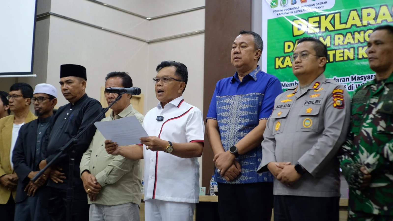 Bupati Meranti Bersama Forkopimda Saat Membacakan Deklarasi Damai di Aula Gedung Bupati Meranti.