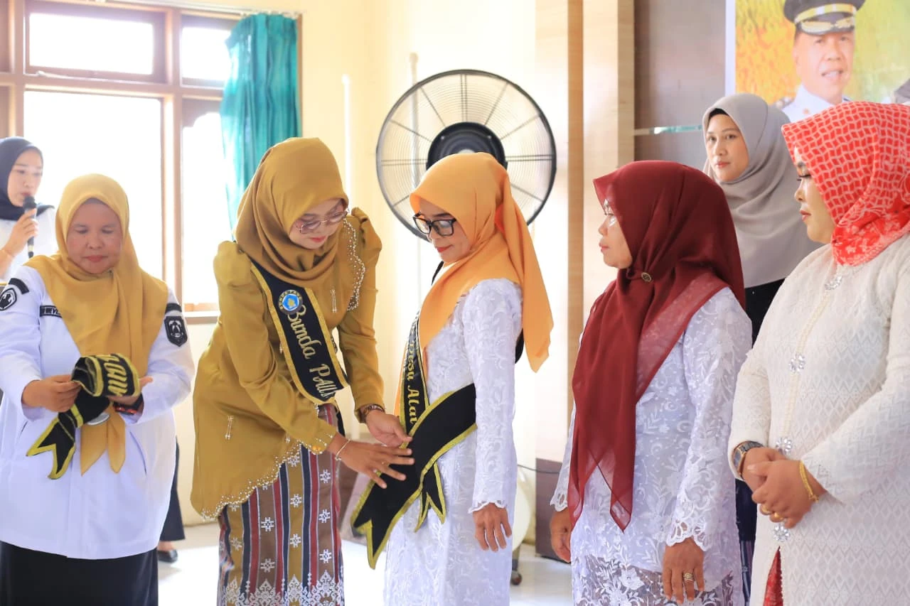 Uning jinsiy aloqa rus tilida Ota-onalar qizlarini jinsiy aloqa haqida tana qilishadi