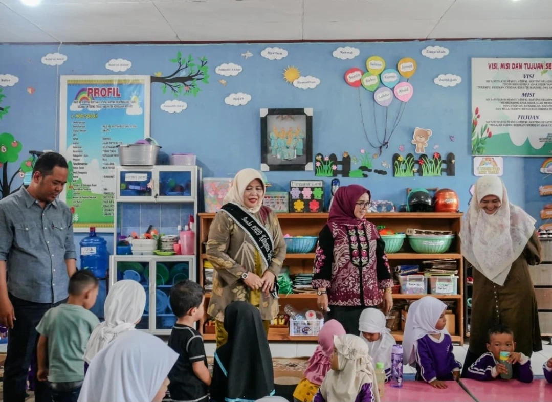 Hj. Ismiatun, SE, melaksanakan peninjauan langsung ke lapangan untuk memantau pelaksanaan serta penyaluran Program Makan Bergizi Gratis (MBG)