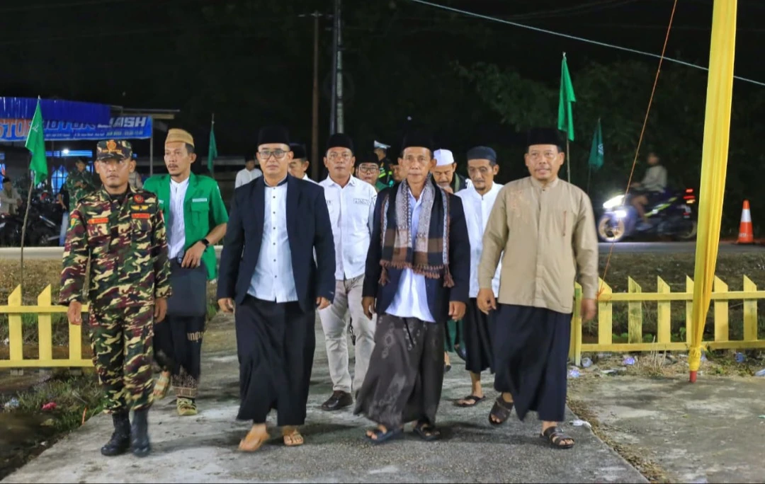 Asisten Bidang Administrasi Umum Setdakab Kepulauan Meranti, Drs. M. Mahdi, menghadiri Haul Syekh Abdul Qodir Jaelani yang digelar di halaman Musala Agung KH. Imam Afandi, Desa Insit, Kecamatan Tebingtinggi Barat